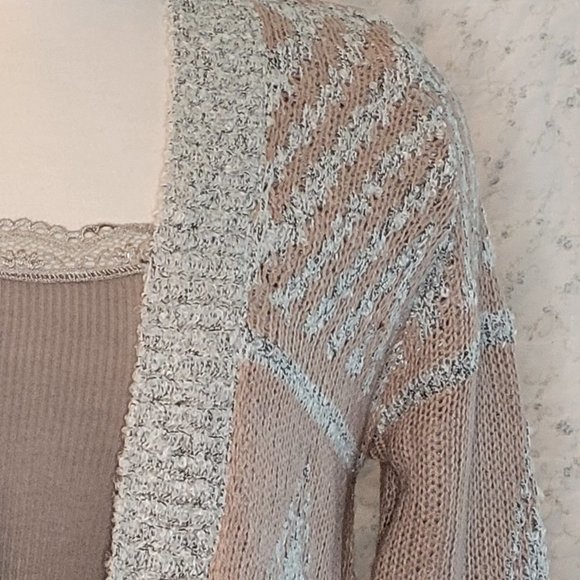 M. Fredric, size M, loose cardigan.  Light grey and mauve pink. NWOT. - Picture 5 of 14